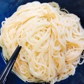 【レシピ】散らしたディルがポイント！「サーモンとアボカドのおしゃれそうめん」