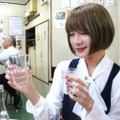 大衆酒場の魅力ってなんだろう？お酒好きタレント・今野亜美さんとサシ飲みして聞いてきた