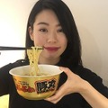 【レビュー】カップ油そば１位のアイツがラーメンで登場！「明星 ぶぶか 豚丸 豚骨醤油らーめん」を食べてみた