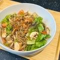 【レシピ】シメにも前菜にも！たっぷり野菜でヘルシーな「サラダ蕎麦」