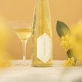 【金木犀の花々がボトルを舞う！】秋が薫るリキュール「金木犀の蜂蜜酒」が販売