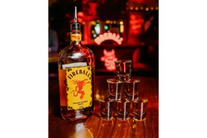 【アメリカで人気のパーティーショットドリンクが日本上陸！】シナモンフレーバーウイスキー「FIREBALL」日本本格上陸 画像