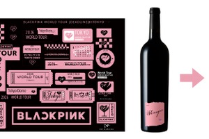 「BLACKPINK WORLD TOUR <DEADLINE> IN TOKYO」特大オリジナルステッカーシート付き限定ボトルワインが販売！ 画像