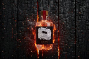 【日本三大火祭り「道祖神祭り」で燃え残った御神木を蒸留！】「DOSO GIN」数量限定で発売 画像