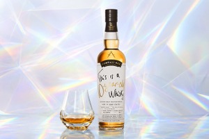 【真の10年熟成ブレンデッドウイスキー！】限定ボトル「THIS IS A 10-YEAR-OLD WHISKY」発売 画像