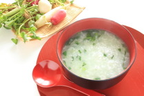 「七草がゆ」を1月7日に食べるのはなぜ?七草の意味と効能は?