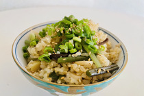 【レシピ】材料を混ぜて炊くだけ!シメにも最高な「山菜炊き込みご飯」