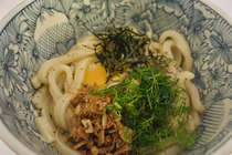 【レシピ】シメにぴったり！「釜玉ハーブうどん」 画像
