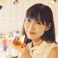 果実酒好きのモデルがSHUGARの杏露酒シリーズキャンペーンに潜入してきた