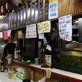 愛すべき十条の謎店「やきとり 神ちゃん」を訪問！精肉店出身の72歳店主が作る「月見ポケットつくね」は絶品