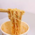 【レビュー】ラーメン大好き女子大生が「カップヌードル 海老の濃厚トマトクリーム」を食べてみた