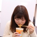 【レビュー】ラーメン大好き女子大生が「カップヌードル 海老の濃厚トマトクリーム」を食べてみた