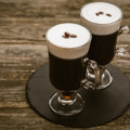寒い季節にピッタリ！コーヒー×ウイスキーのホットカクテル「アイリッシュコーヒー」の魅力