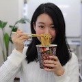 【レビュー】“辛い”じゃなくて“痛い”！？ラーメン大好き女子大生が「セブンプレミアム 蒙古タンメン中本北極ブラック」を食べてみた