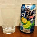 【レビュー】個性豊かにリニューアル！『氷結®ストロング ライムシークヮーサー』をガチレビュー