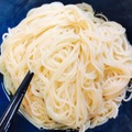 【レシピ】散らしたディルがポイント！「サーモンとアボカドのおしゃれそうめん」