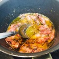 【レシピ】イカの旨味がたまらない！2ステップで完成「ホタルイカのアヒージョ」