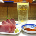 ウニ⇄日本酒でトリップ！綾瀬の「駅前酒場」は昭和の匂いがつまったコの字酒場