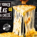 あのチーズまみれピザが期間限定復活！「ニューヨーカー 1キロ ウルトラチーズ」再発売