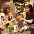 スナックママカードってなに！？焼酎に付いてきたカードきっかけで足立区“スナックデビュー”してみた
