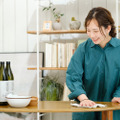 女子会にぴったりなお酒！りんごのような香りのする焼酎「ISAINA」の魅力