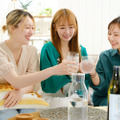 女子会にぴったりなお酒！りんごのような香りのする焼酎「ISAINA」の魅力