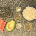 【おつまみレシピ】安くてヘルシーなのに豪華！「カニカマとアボカドのさわやか丼」