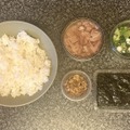 【おつまみレシピ】シメに食べたいジャンクなご飯もの！「ツナのガーリックマヨ丼」