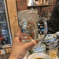 【のんべえの聖地に名酒場が誕生！】三軒茶屋・三角地帯に「立ち飲みホルモン ひだまり」オープン