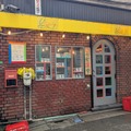 【のんべえの聖地に名酒場が誕生！】三軒茶屋・三角地帯に「立ち飲みホルモン ひだまり」オープン