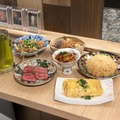 【のんべえの聖地に名酒場が誕生！】三軒茶屋・三角地帯に「立ち飲みホルモン ひだまり」オープン