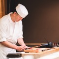 【SNSで話題！鮨も酒も心ゆくまで楽しめる】「鮨よしかわ 海道 新宿」オープン