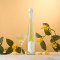 【金木犀の花々がボトルを舞う!】秋が薫るリキュール「金木犀の蜂蜜酒」が販売