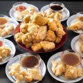 8人のグラドルが勧める8種の唐揚げソースを楽しめる！新宿歌舞伎町の「週プレ酒場」で「唐揚げ食べ放題」キャンペーンが開催！