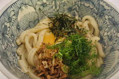 【レシピ】シメにぴったり！「釜玉ハーブうどん」