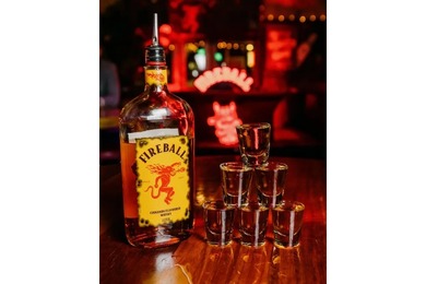 【アメリカで人気のパーティーショットドリンクが日本上陸！】シナモンフレーバーウイスキー「FIREBALL」日本本格上陸