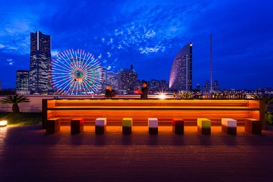 【みなとみらいの海と夜景を一望！】屋上ルーフトップテラスに期間限定バー「THE OCEAN'S BAR」オープン