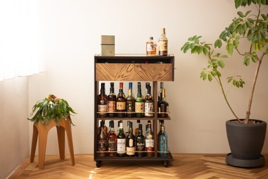 【部屋が本格的なバー空間に変わる！】「バーワゴン -Whisky Salon model-」販売