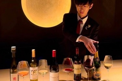 デイワンのAIサービス「相棒AI」が銀座ワインバー2店舗の社内研修制度「ワイン大学」に導入