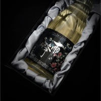 【辻仁成 × 吉川醸造！】視覚と味覚が溶け合う特別な日本酒「NARI 2026 -Oak Cask Finish-」限定発売 画像