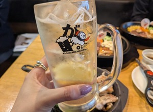 【肉の名店がコラボした最強おつまみ!】5月限定の限定コラボ!「がブリチキン。」と「いきなり!ステーキ」が提案する“がっつり肉グルメ”