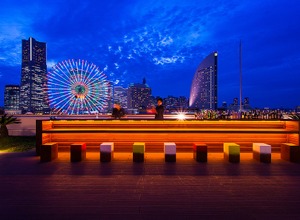 【みなとみらいの海と夜景を一望！】屋上ルーフトップテラスに期間限定バー「THE OCEAN'S BAR」オープン 画像