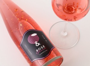 【金箔煌めくロゼワイン梅酒！】「＆ROSE Premium ～金箔舞う梅とロゼワインのおさけ～」新登場 画像