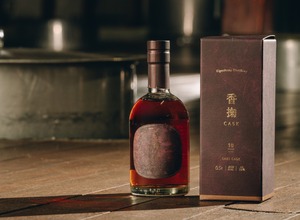 【日本酒熟成樽で10年！】江井ヶ嶋酒造の新たなシングルモルトジャパニーズウイスキー「香掬 日本酒カスク 10年」発売 画像